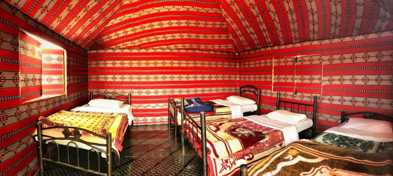 Mohammed Mutlak Camp Hotell Wadi Rum Exteriör bild
